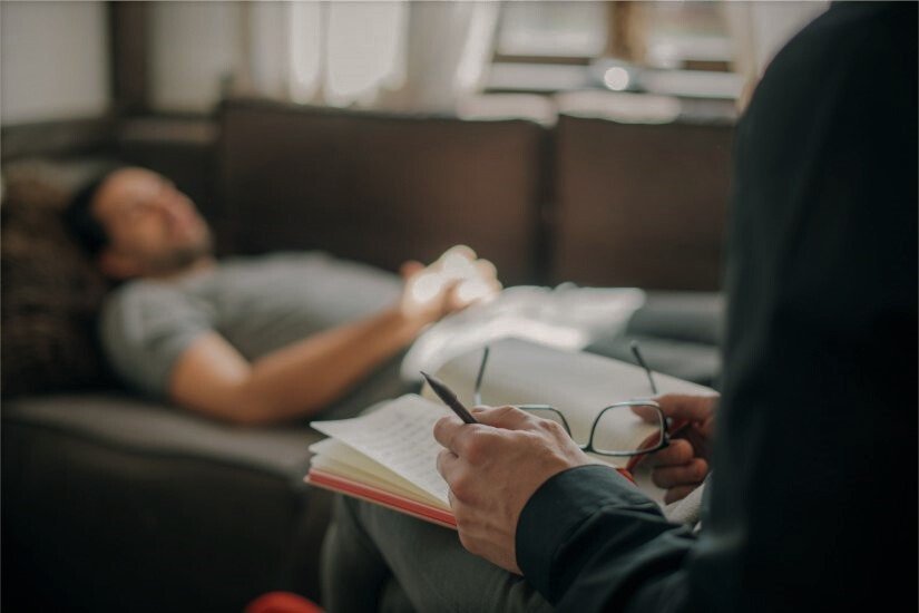 Sessão de psicoterapia psicanalítica