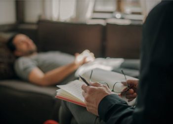 Sessão de psicoterapia psicanalítica